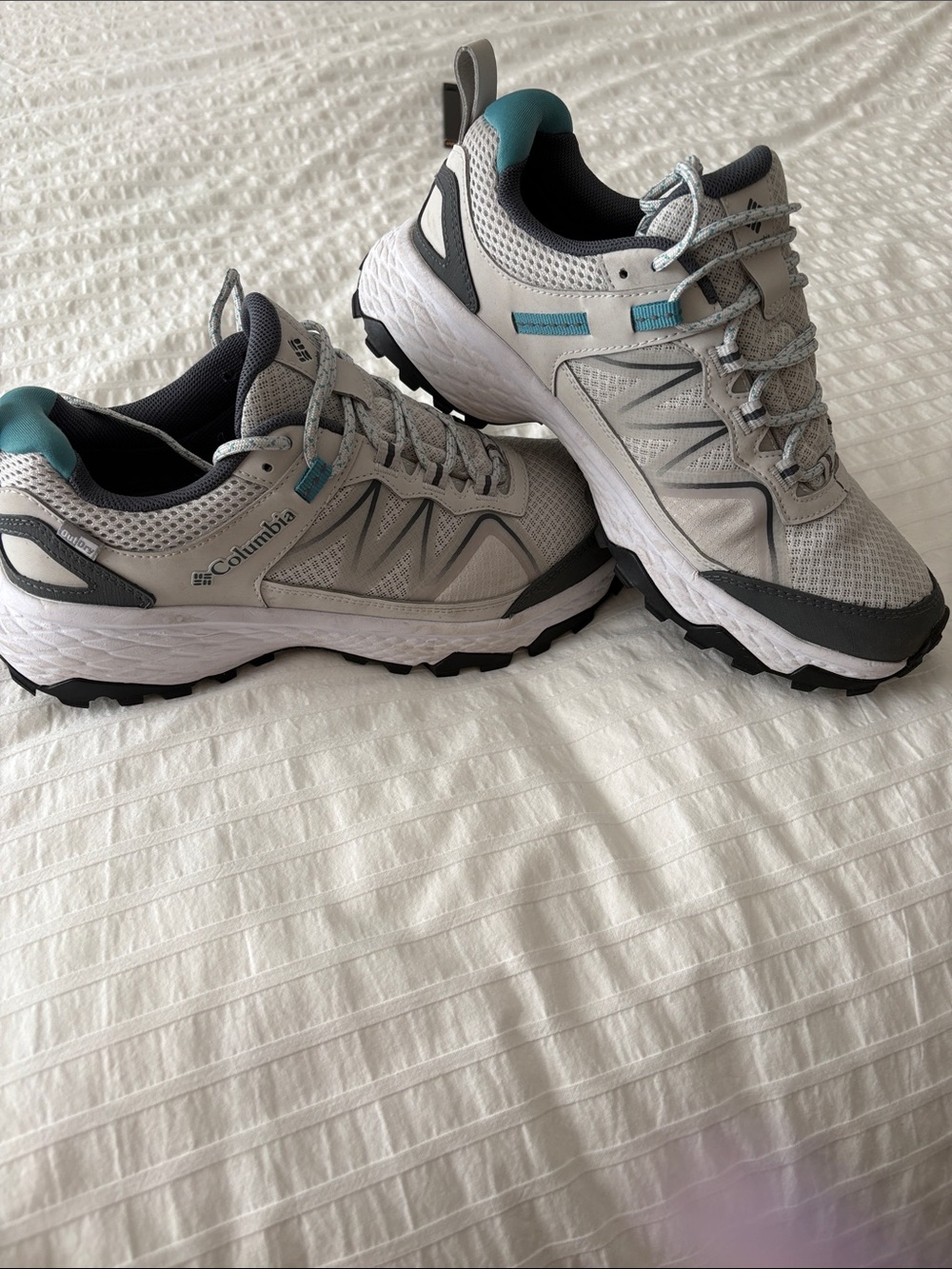 Columbia Women's Peakfresh Rush Outdry Light Gray Hiking Sneakers 8